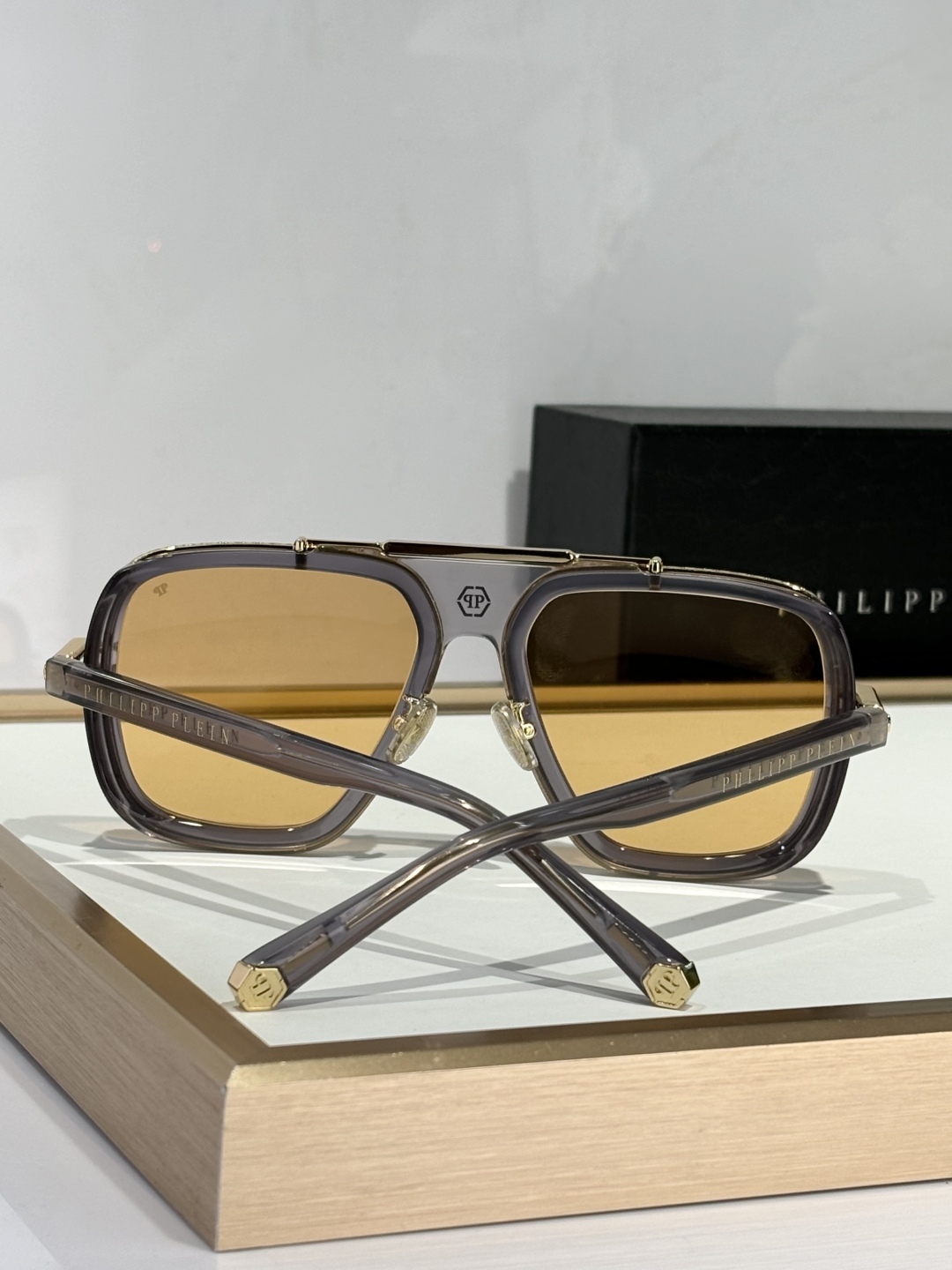 ￼ PhiliPP Plein
Mod：SP
Size：66口10-145
品质保证
金属电镀
质感看得