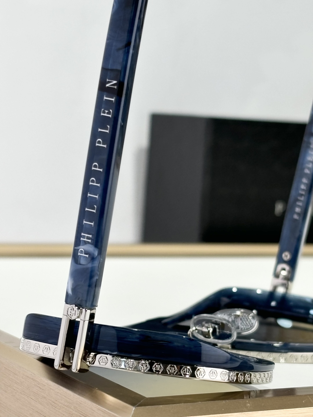 ￼ PhiliPP Plein
Mod：SP
Size：66口10-145
品质保证
金属电镀
质感看得