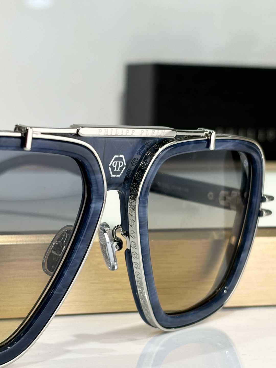 ￼ PhiliPP Plein
Mod：SP
Size：66口10-145
品质保证
金属电镀
质感看得