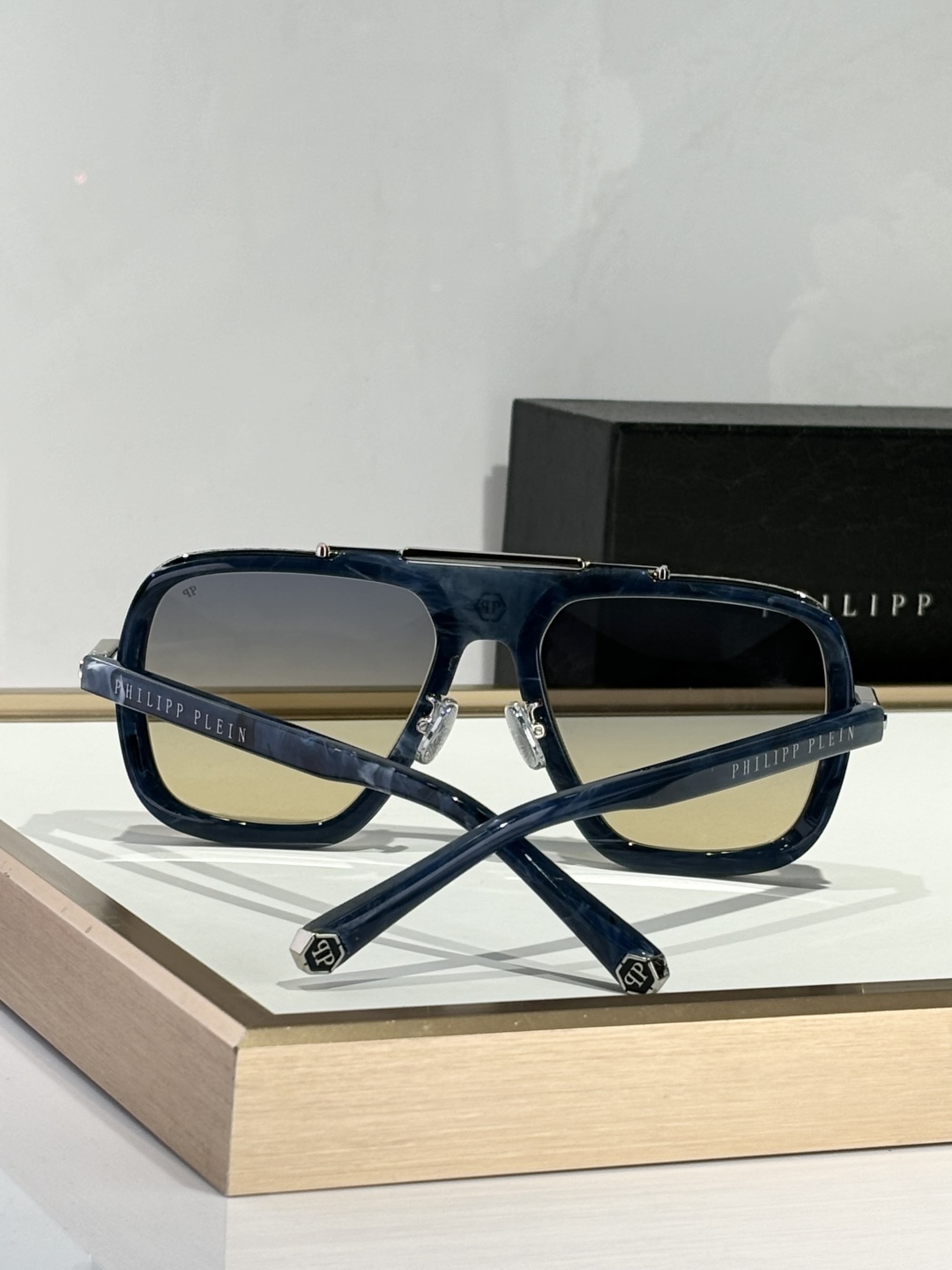 ￼ PhiliPP Plein
Mod：SP
Size：66口10-145
品质保证
金属电镀
质感看得
