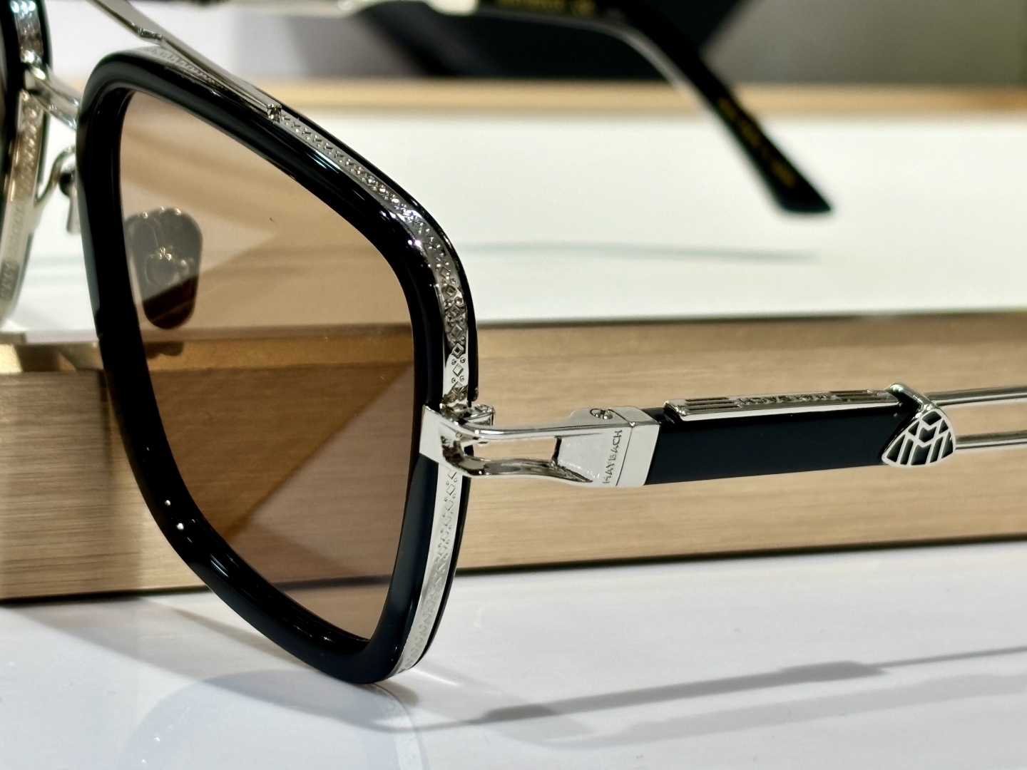  MAYBACH  
THE HANY
SIZE：56-19-145


