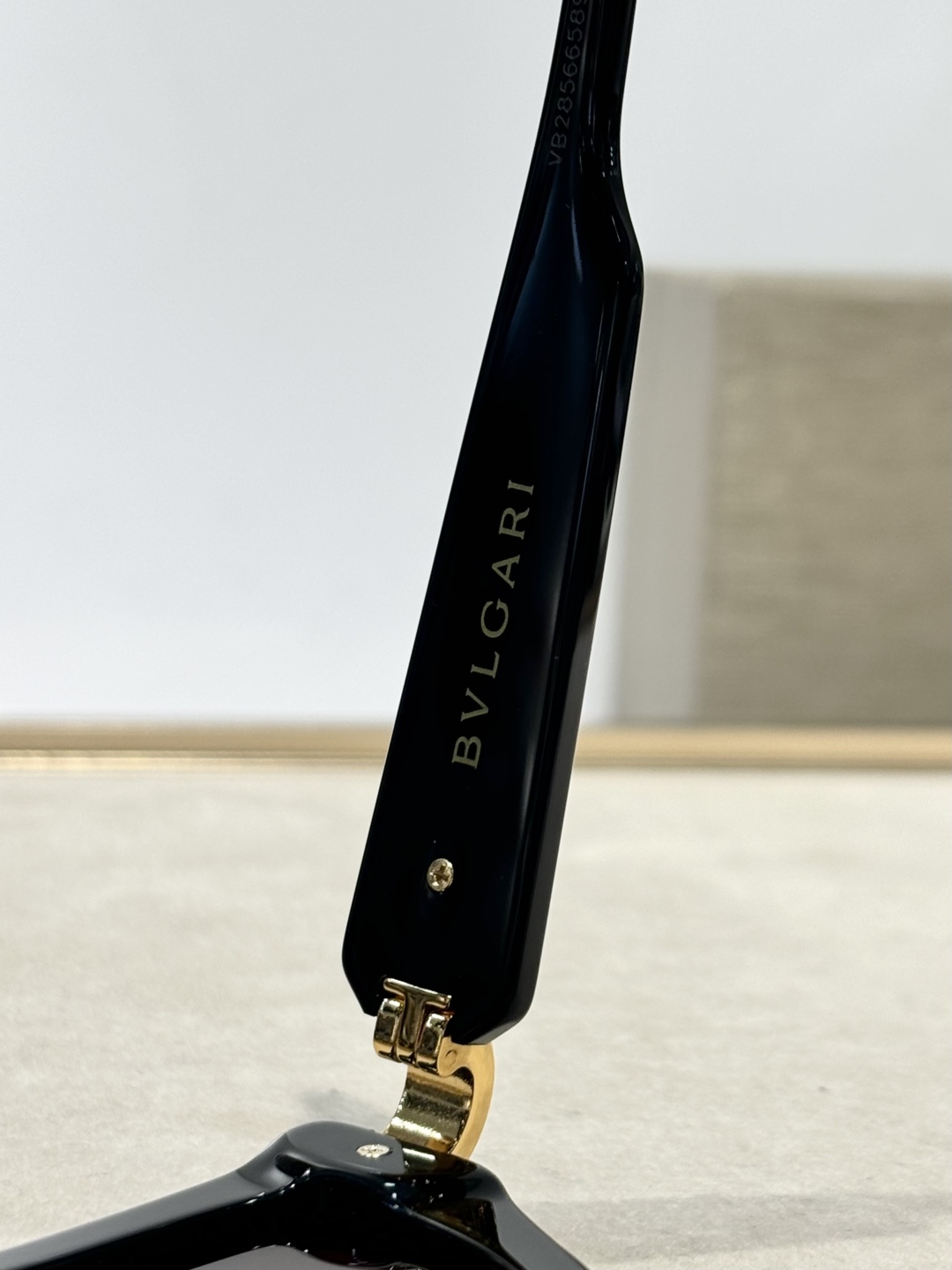  ￼ BVLGARI
MOD：BV40046
SIZE：53-19-130

