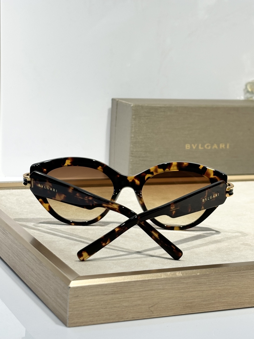 ￼ BVLGARI
MOD：BV40046
SIZE：53-19-130


