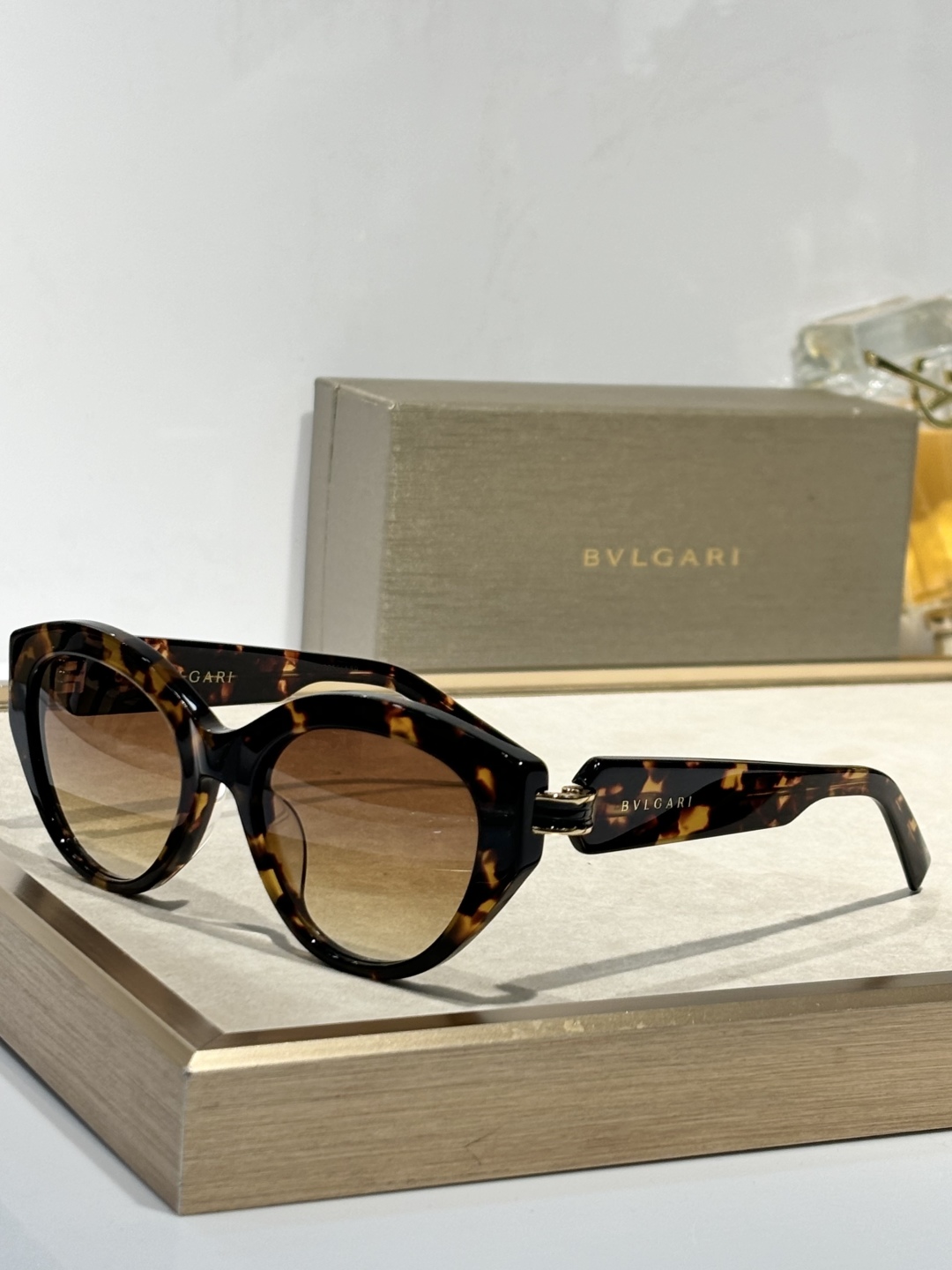  ￼ BVLGARI
MOD：BV40046
SIZE：53-19-130


