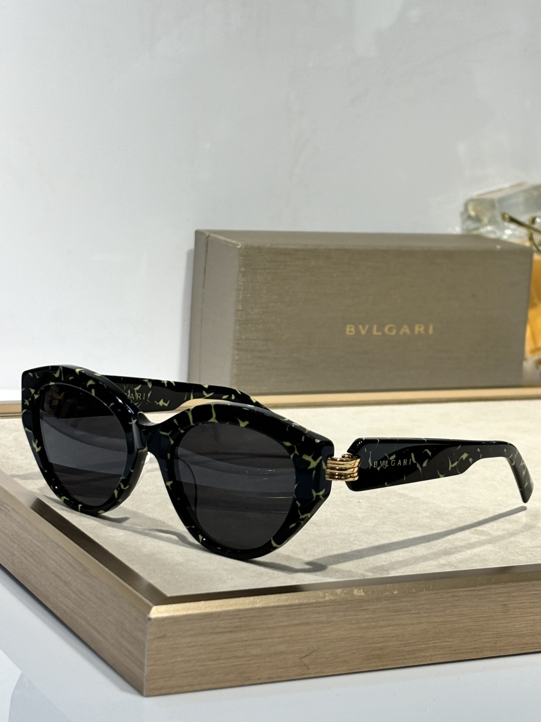  ￼ BVLGARI
MOD：BV40046
SIZE：53-19-130

