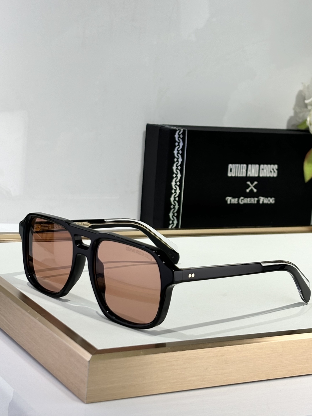  CUTLER AND GROSS
Mod：CGSN1394
size：57口19-150
备受期待的德