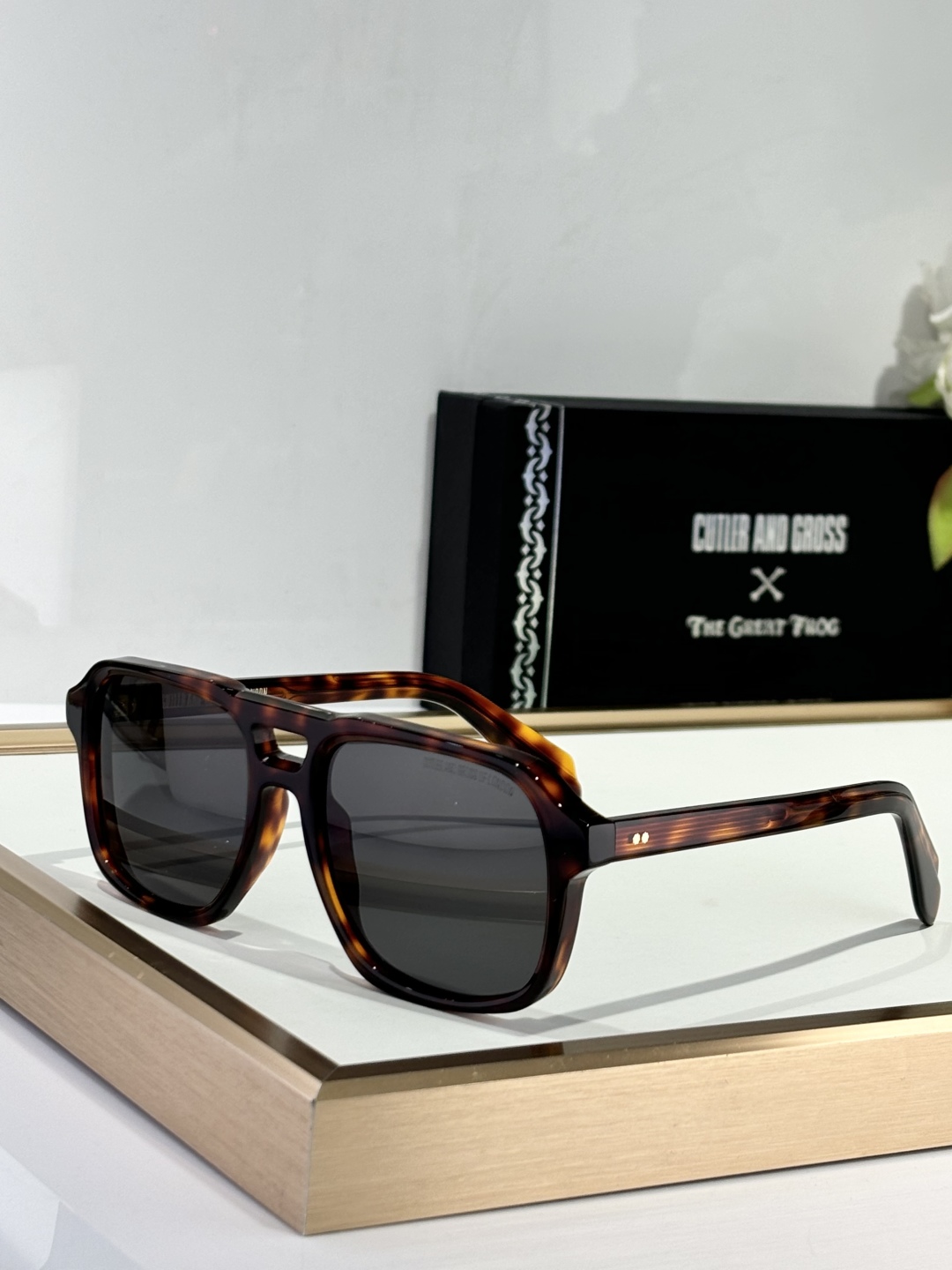  CUTLER AND GROSS
Mod：CGSN1394
size：57口19-150
备受期待的德