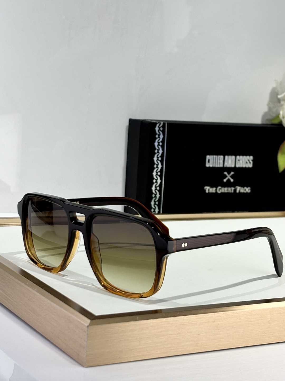  CUTLER AND GROSS
Mod：CGSN1394
size：57口19-150
备受期待的德