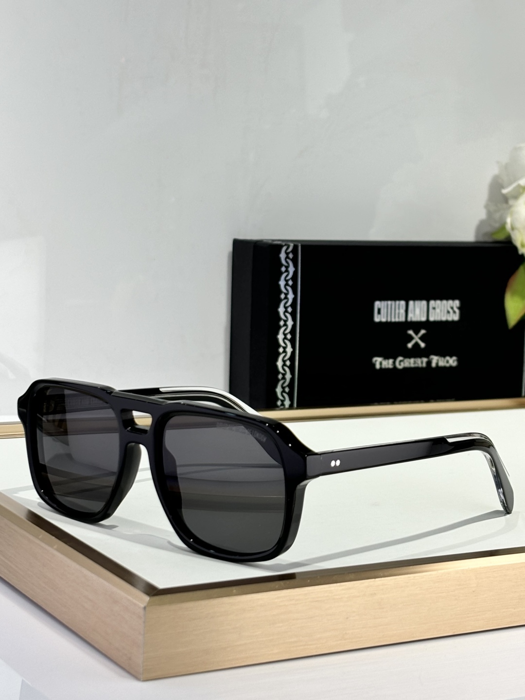  CUTLER AND GROSS
Mod：CGSN1394
size：57口19-150
备受期待的德