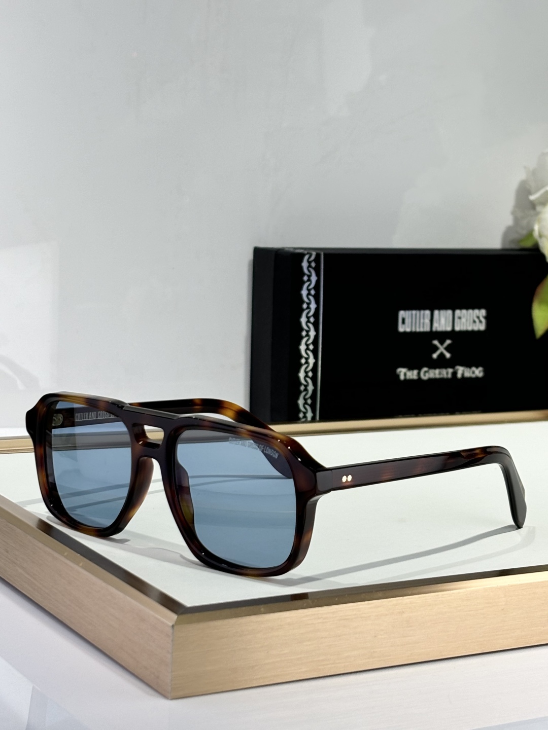  CUTLER AND GROSS
Mod：CGSN1394
size：57口19-150
备受期待的德