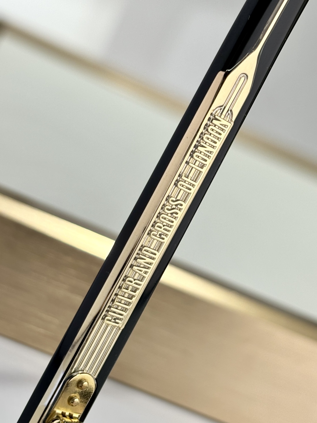  CUTLER AND GROSS
Mod：CGSN1394
size：57口19-150
备受期待的德