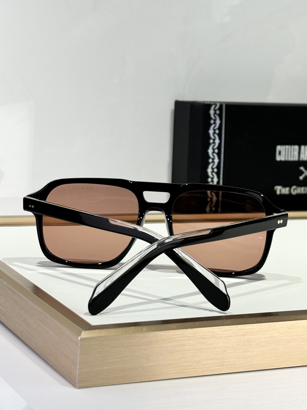  CUTLER AND GROSS
Mod：CGSN1394
size：57口19-150
备受期待的德