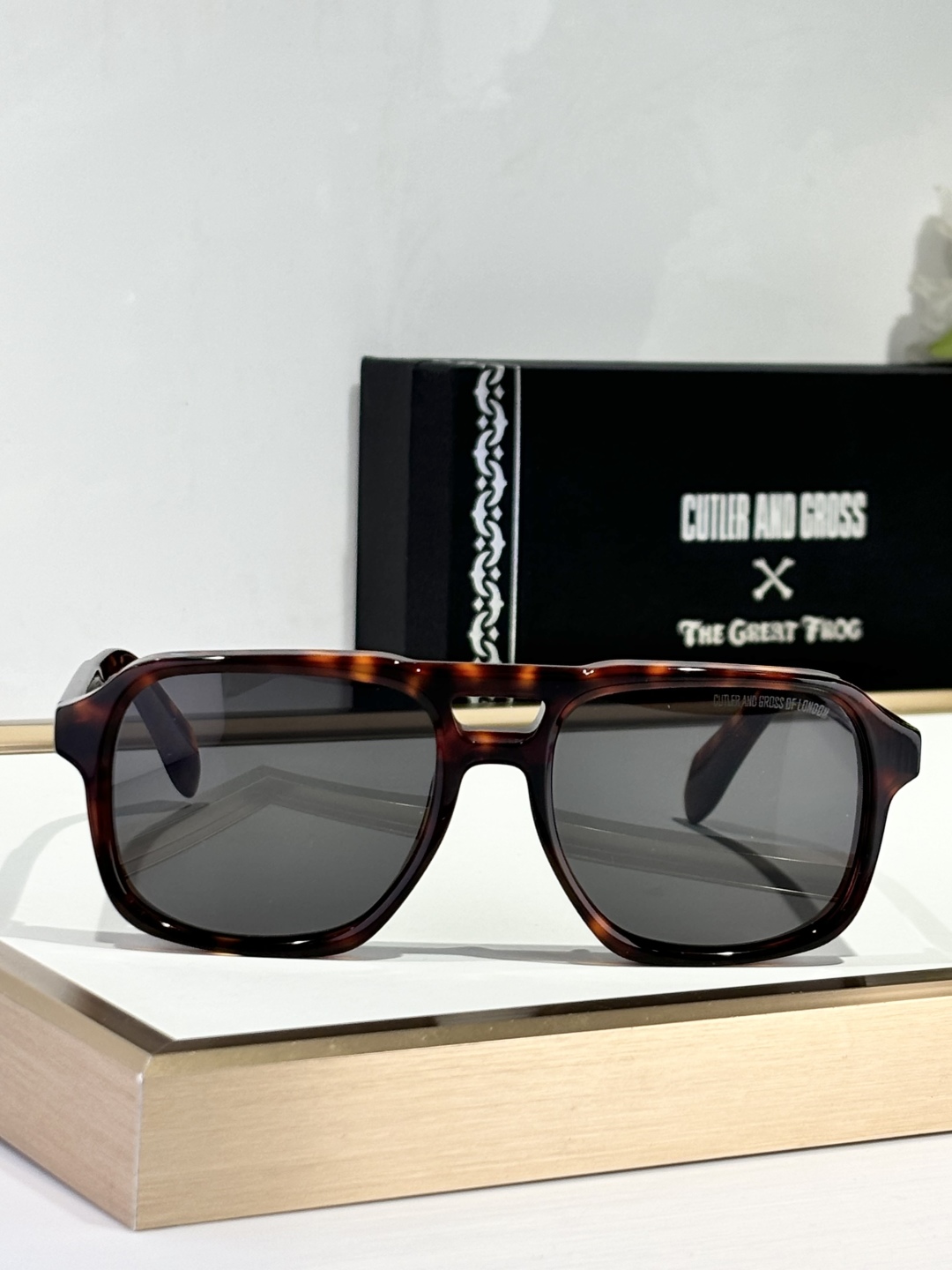  CUTLER AND GROSS
Mod：CGSN1394
size：57口19-150
备受期待的德