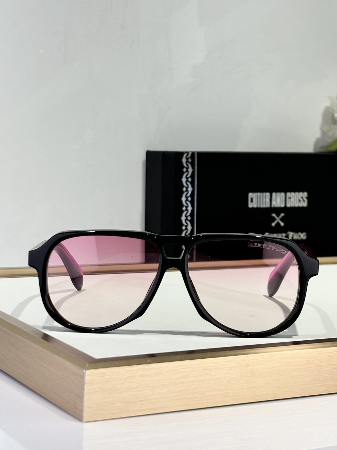  CUTLER AND GROSS
Mod：CGSN9782
size：60口14-150
备受期待的德