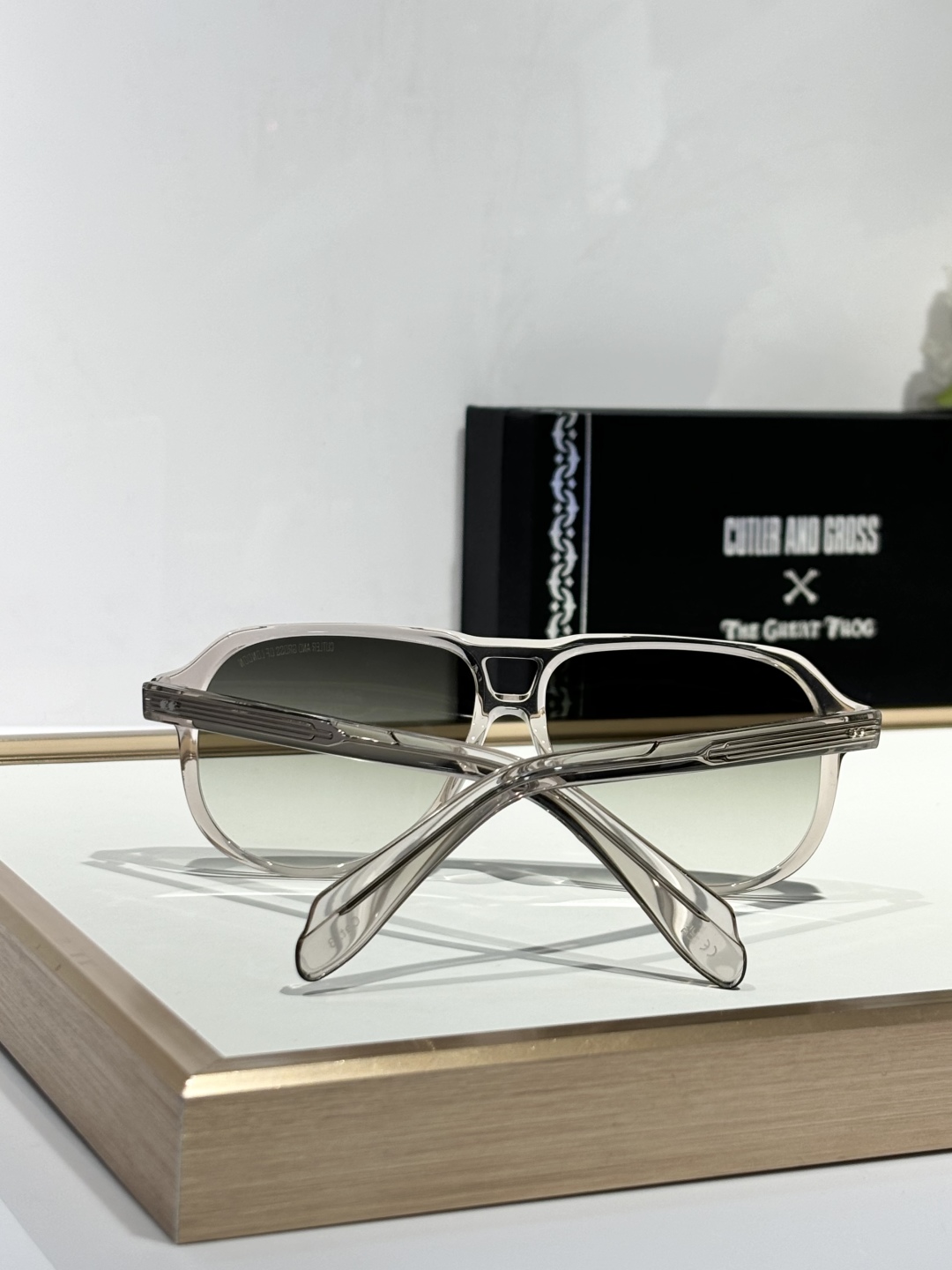 CUTLER AND GROSS
Mod：CGSN9782
size：60口14-150
备受期待的德