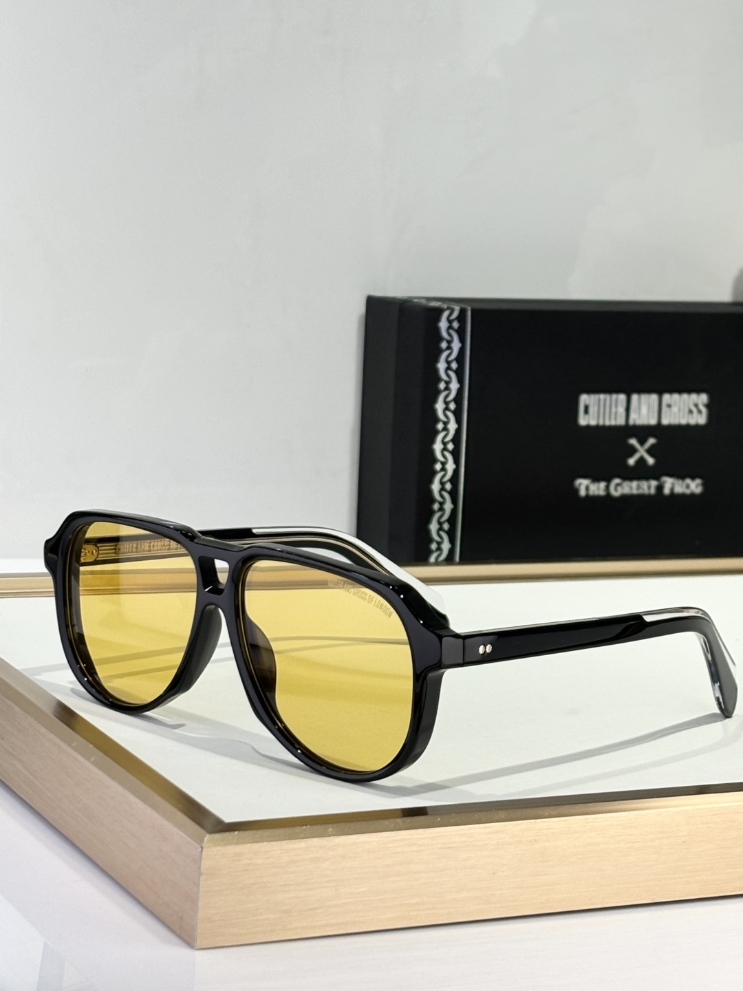  CUTLER AND GROSS
Mod：CGSN9782
size：60口14-150
备受期待的德