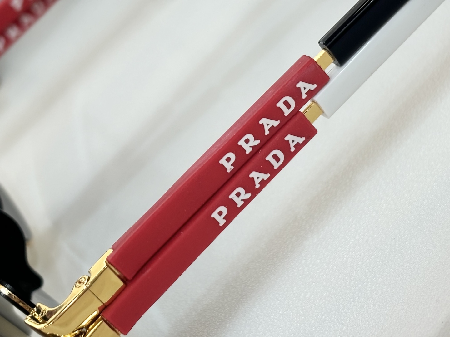  PRADA
MODPR179VS
Size57-17-145
