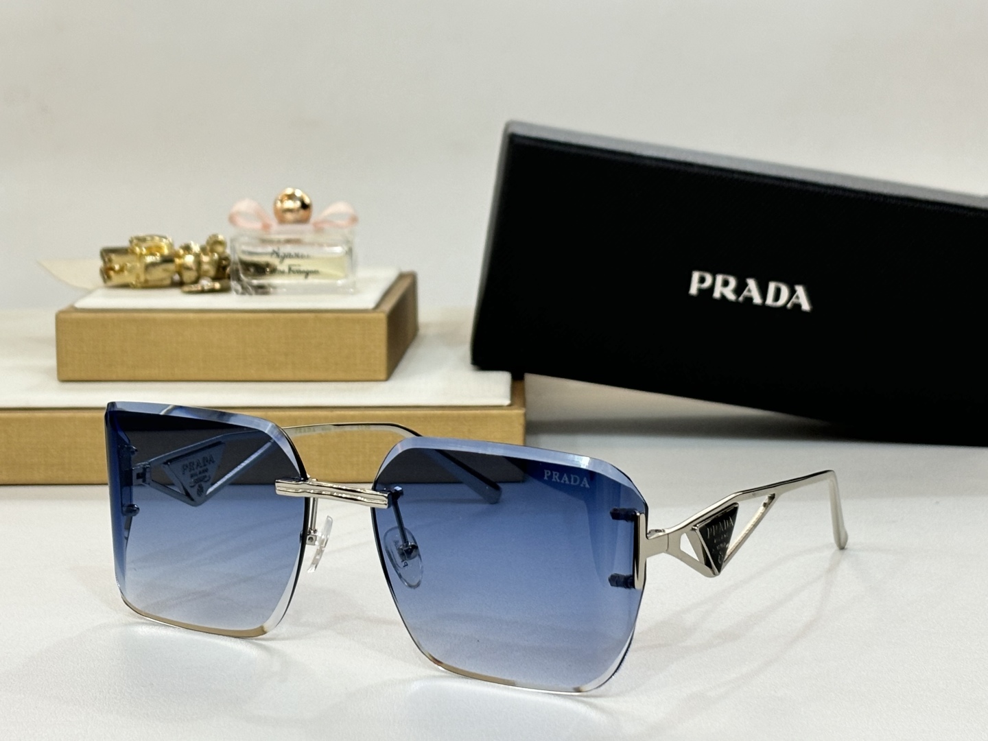  PRADA
MODPR189
Size60-17-140

