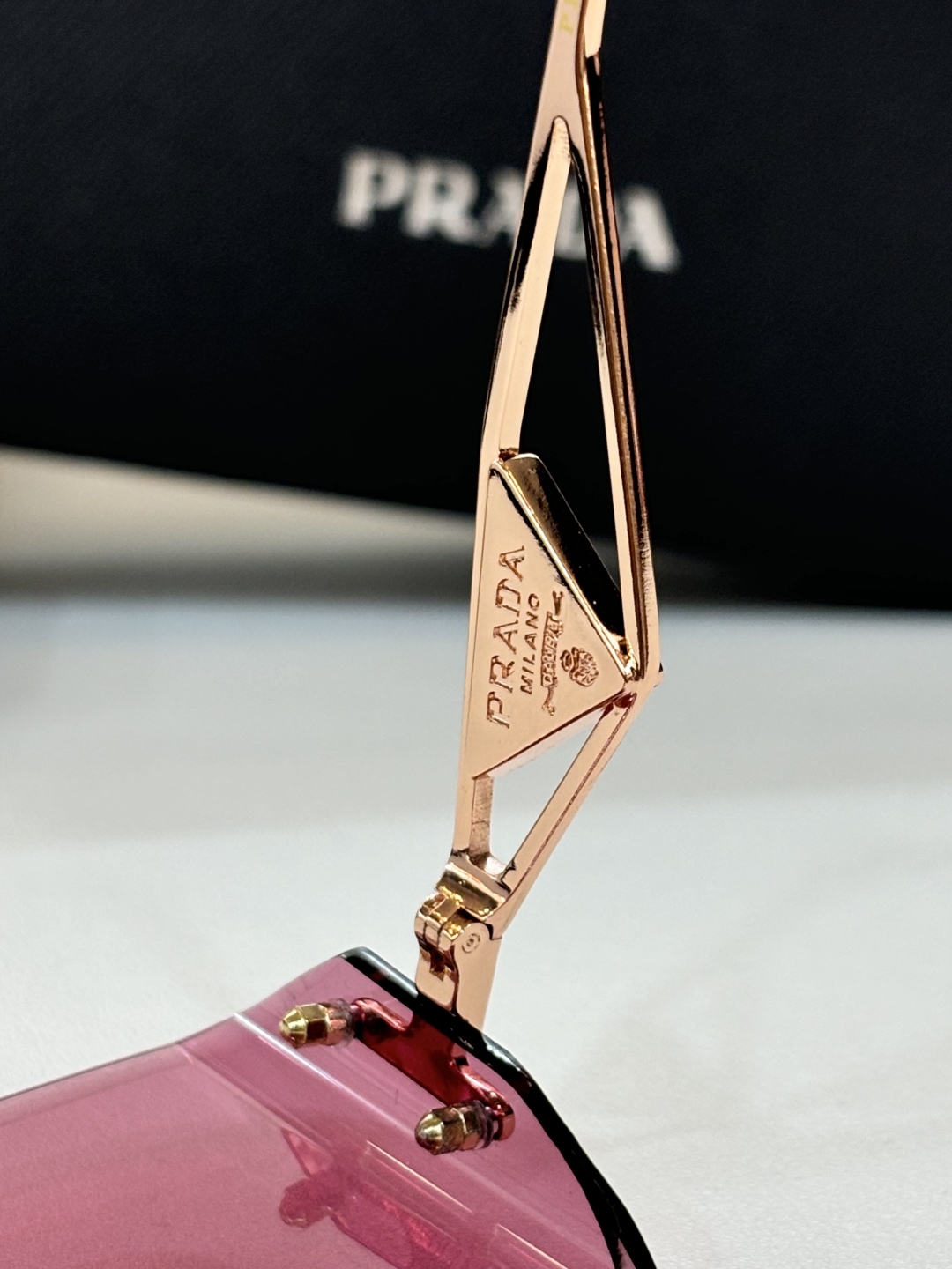  PRADA
MODPR189
Size60-17-140
