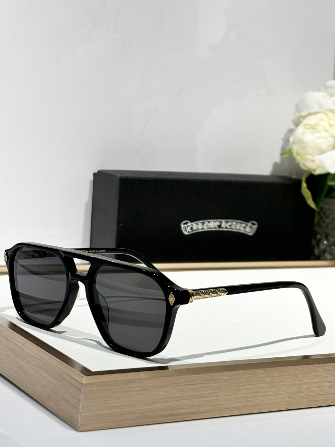 Zeiss lenses
CHROME HEART
顶级板材手工打磨抛光而成 
MODZIPHER
S