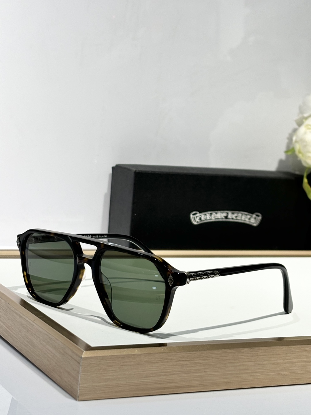  Zeiss lenses
CHROME HEART
顶级板材手工打磨抛光而成 
MODZIPHER
S