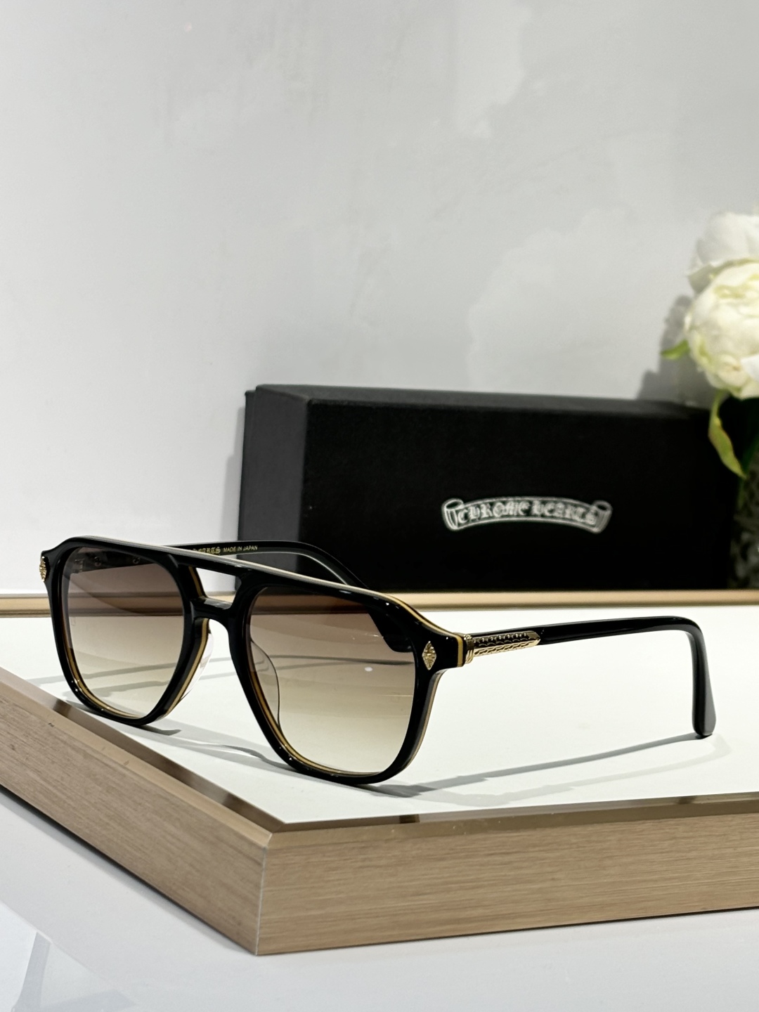  Zeiss lenses
CHROME HEART
顶级板材手工打磨抛光而成 
MODZIPHER
S