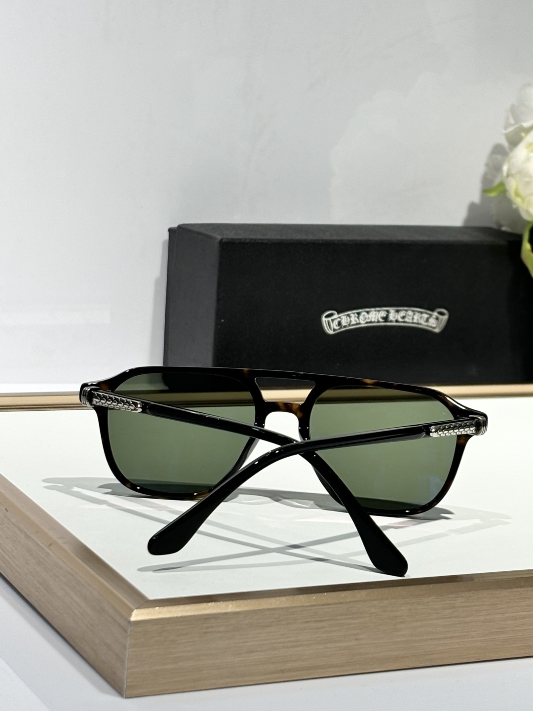  Zeiss lenses
CHROME HEART
顶级板材手工打磨抛光而成 
MODZIPHER
S