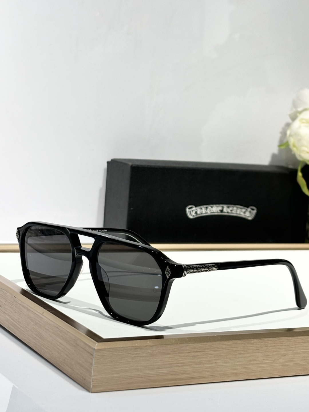  Zeiss lenses
CHROME HEART
顶级板材手工打磨抛光而成 
MODZIPHER
S