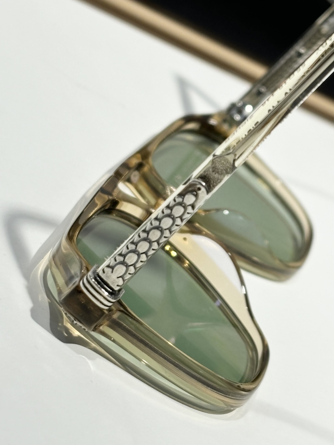  Zeiss lenses
CHROME HEART
顶级板材手工打磨抛光而成 
MODZIPHER
S