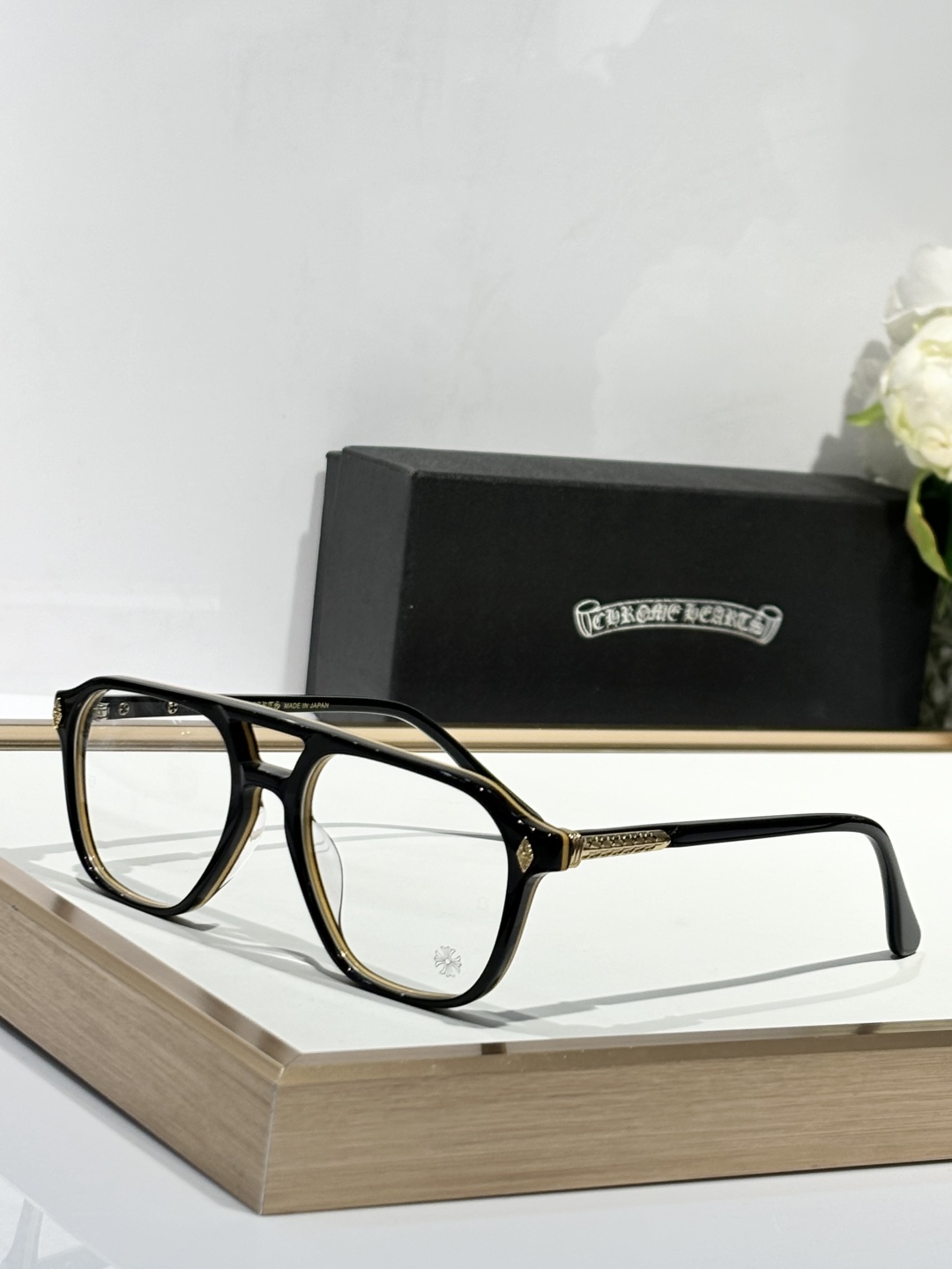  Zeiss lenses
CHROME HEART
顶级板材手工打磨抛光而成 
MODZIPHER
S