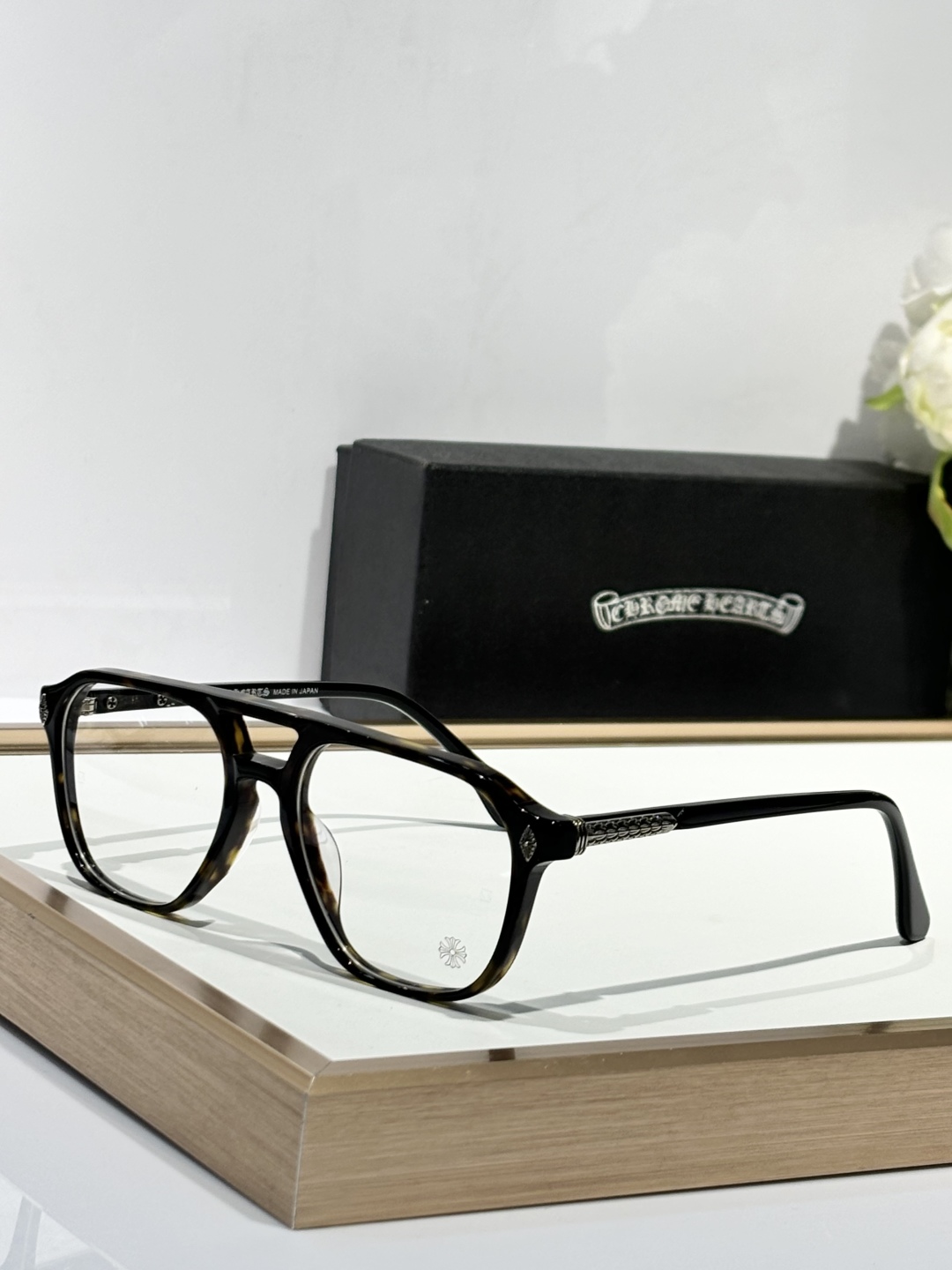 Zeiss lenses
CHROME HEART
顶级板材手工打磨抛光而成 
MODZIPHER
S