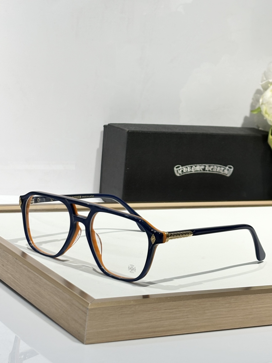  Zeiss lenses
CHROME HEART
顶级板材手工打磨抛光而成 
MODZIPHER
S