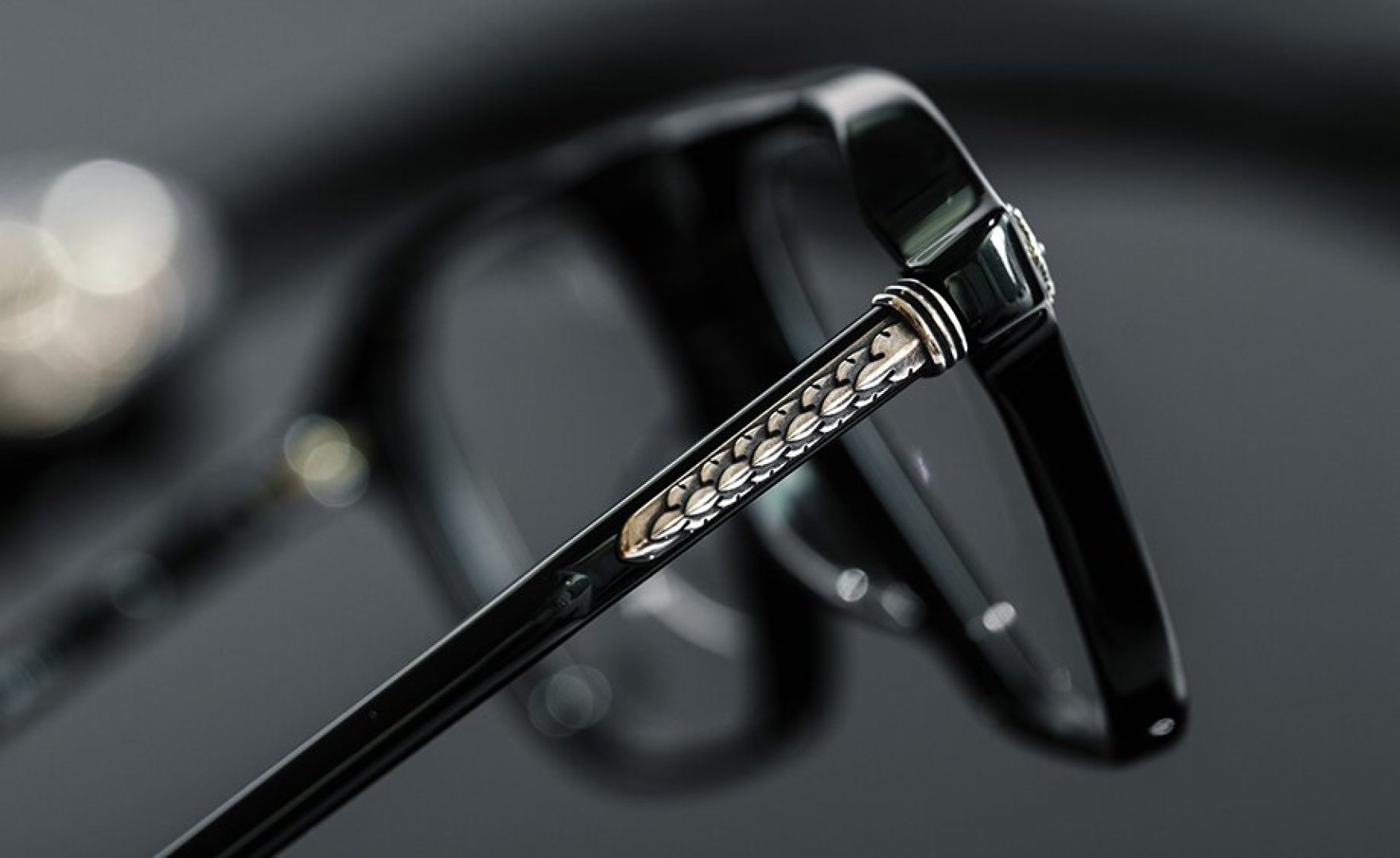  Zeiss lenses
CHROME HEART
顶级板材手工打磨抛光而成 
MODZIPHER
S