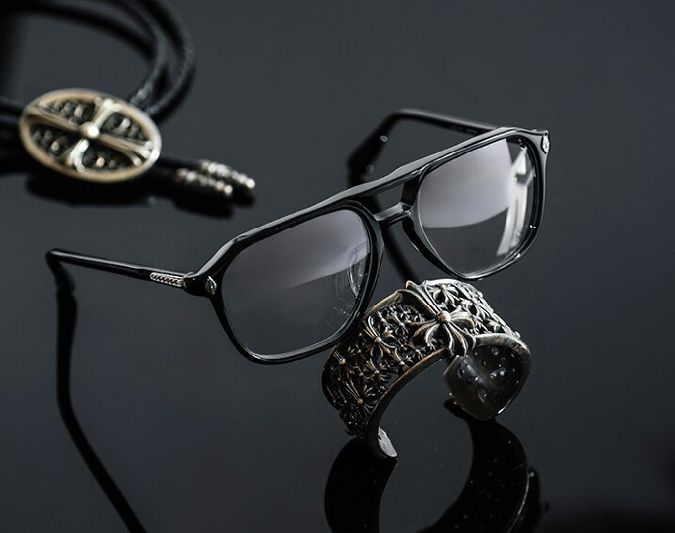  Zeiss lenses
CHROME HEART
顶级板材手工打磨抛光而成 
MODZIPHER
S