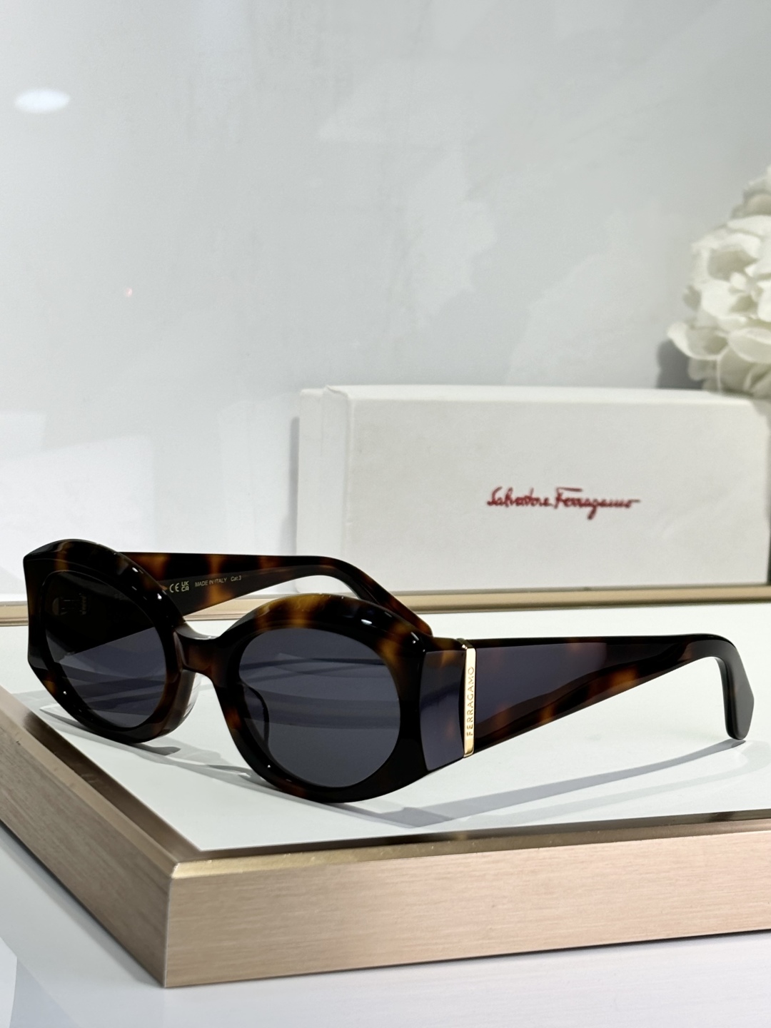  FERRAGAM*
MOD：SF2008
Size55-22-140
