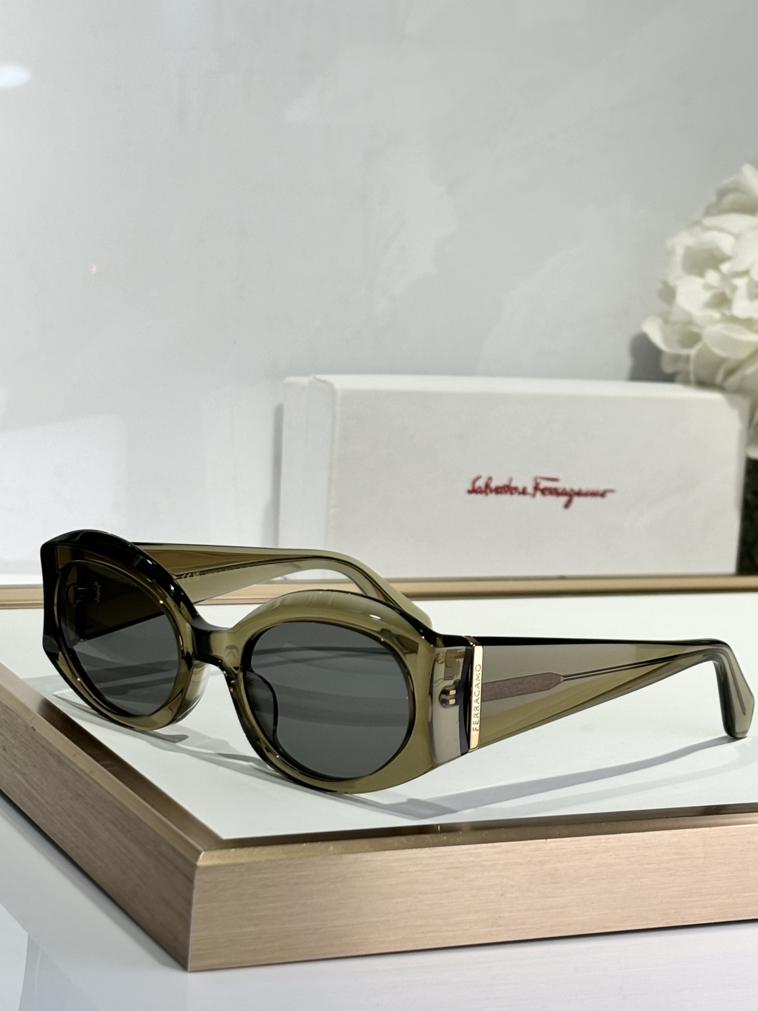  FERRAGAM*
MOD：SF2008
Size55-22-140
