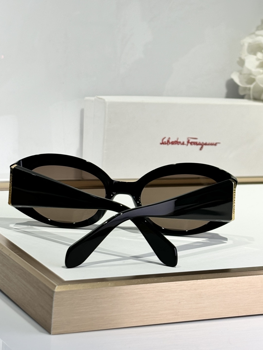  FERRAGAM*
MOD：SF2008
Size55-22-140
