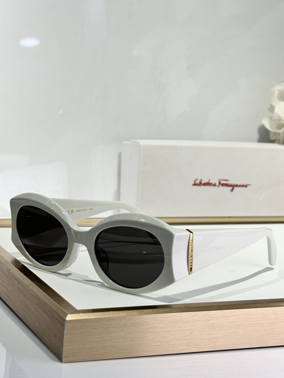 FERRAGAM*
MOD：SF2008
Size55-22-140
