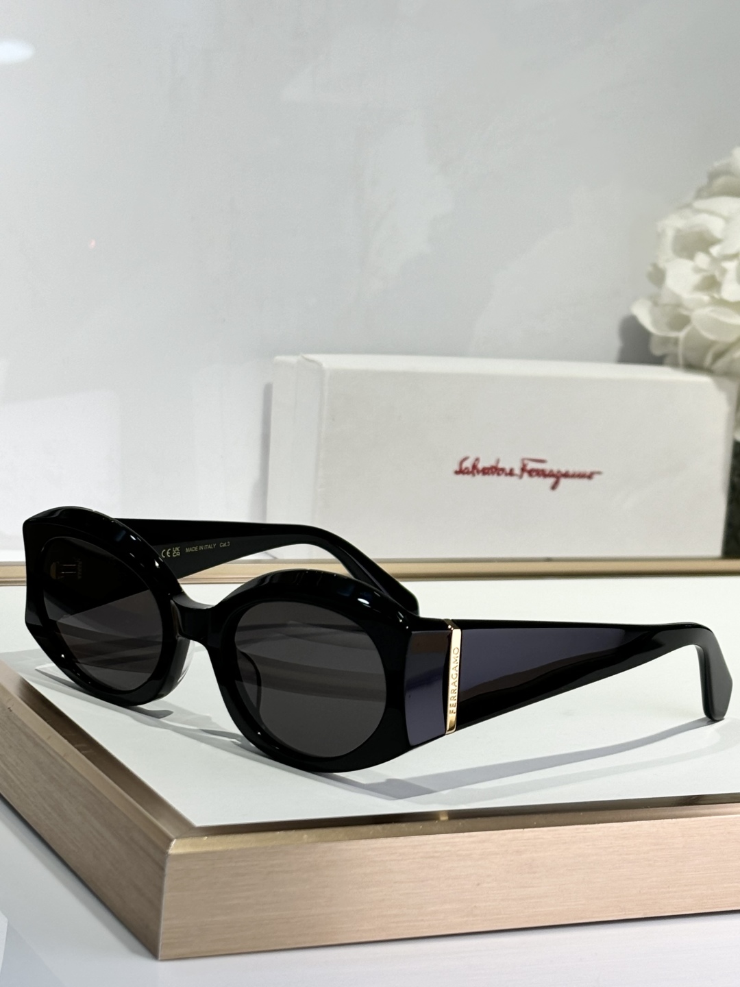  FERRAGAM*
MOD：SF2008
Size55-22-140
