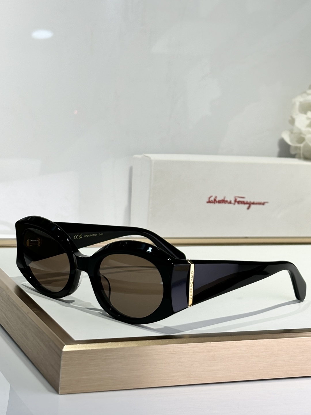 FERRAGAM*
MOD：SF2008
Size55-22-140
