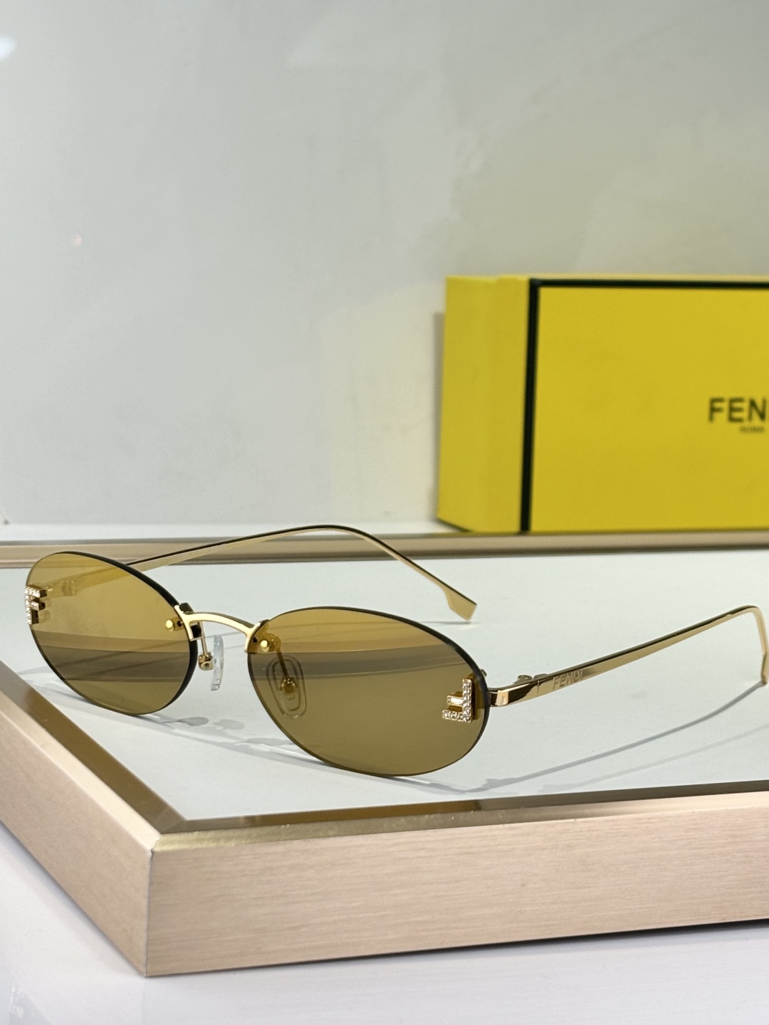  Fend*
Mod：FE4075US
Size：54-15-135
新配色
好温柔💓
