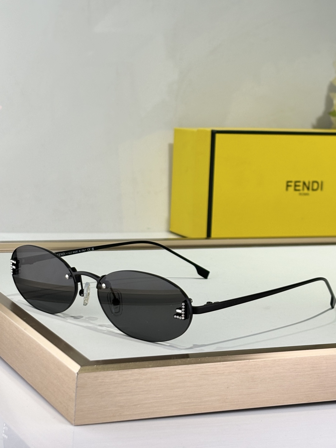  Fend*
Mod：FE4075US
Size：54-15-135
新配色
好温柔💓
