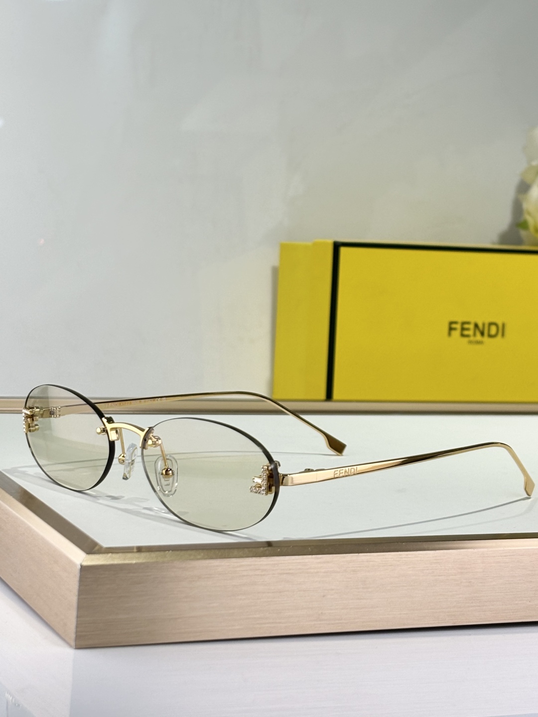  Fend*
Mod：FE4075US
Size：54-15-135
新配色
好温柔💓
