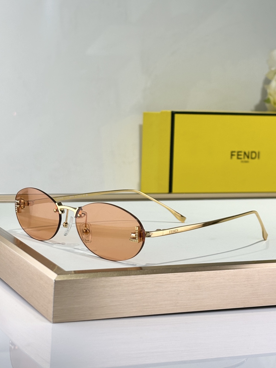  Fend*
Mod：FE4075US
Size：54-15-135
新配色
好温柔💓
