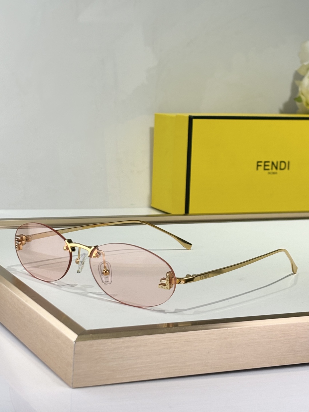  Fend*
Mod：FE4075US
Size：54-15-135
新配色
好温柔💓
