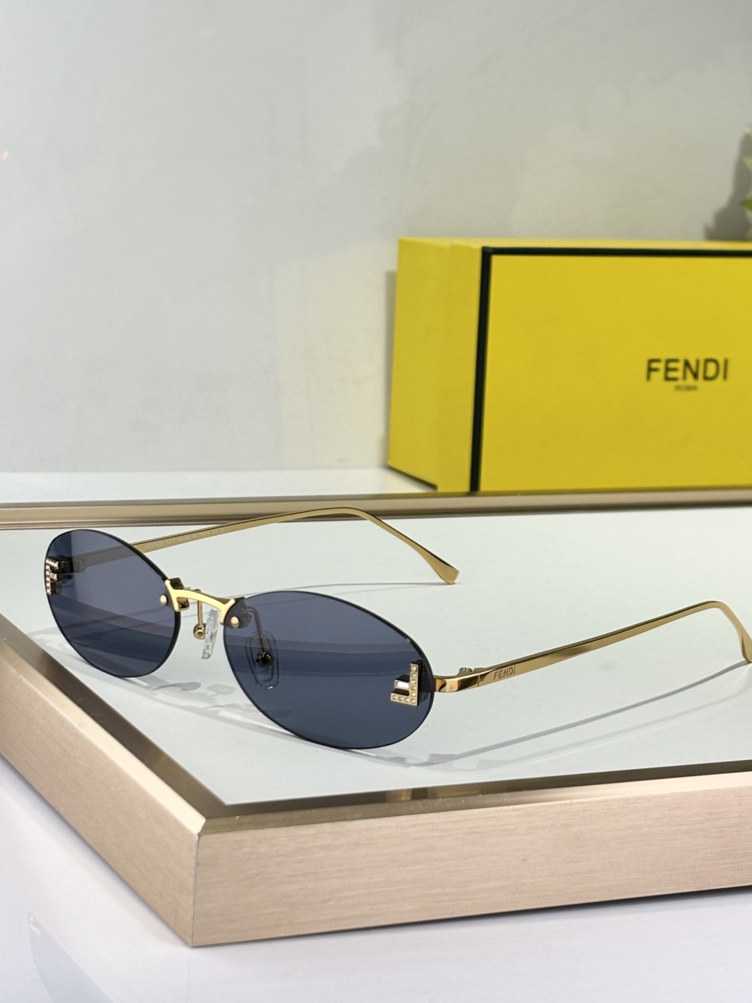  Fend*
Mod：FE4075US
Size：54-15-135
新配色
好温柔💓

