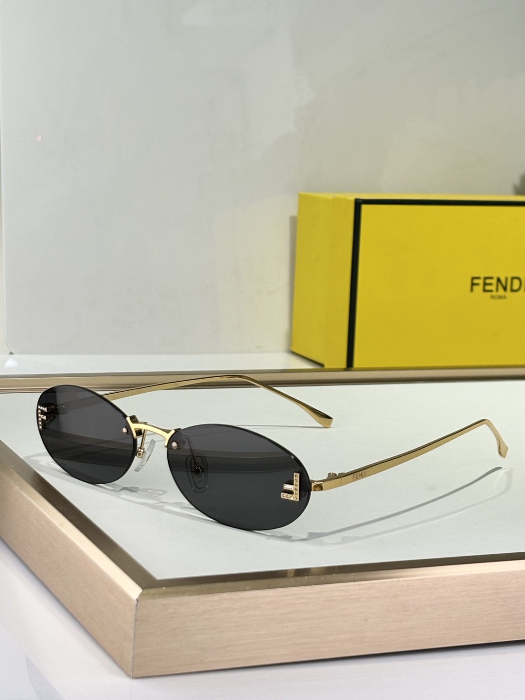  Fend*
Mod：FE4075US
Size：54-15-135
新配色
好温柔💓

