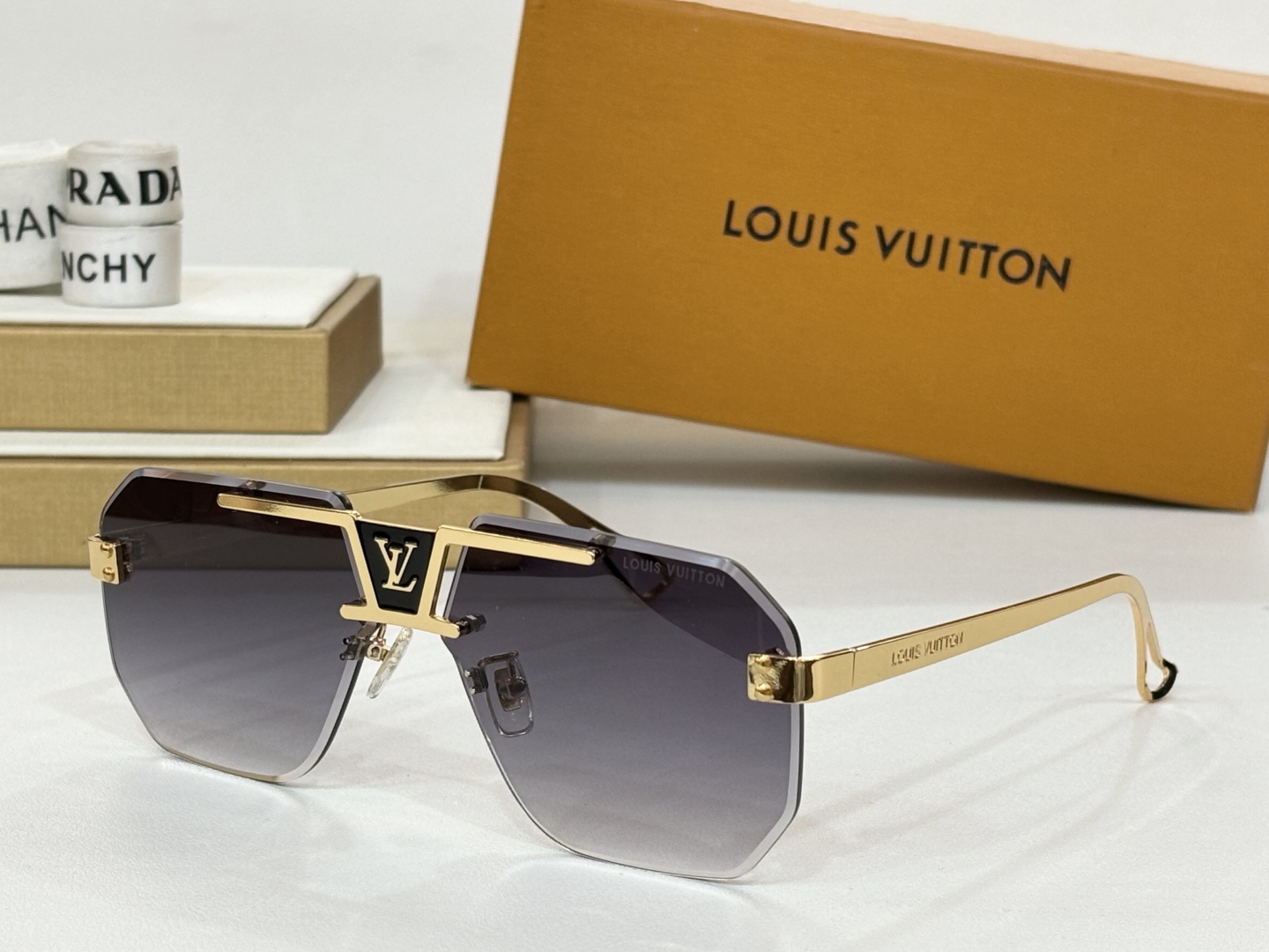  LOUIS VUITTO* 
MODEL：Z2038
