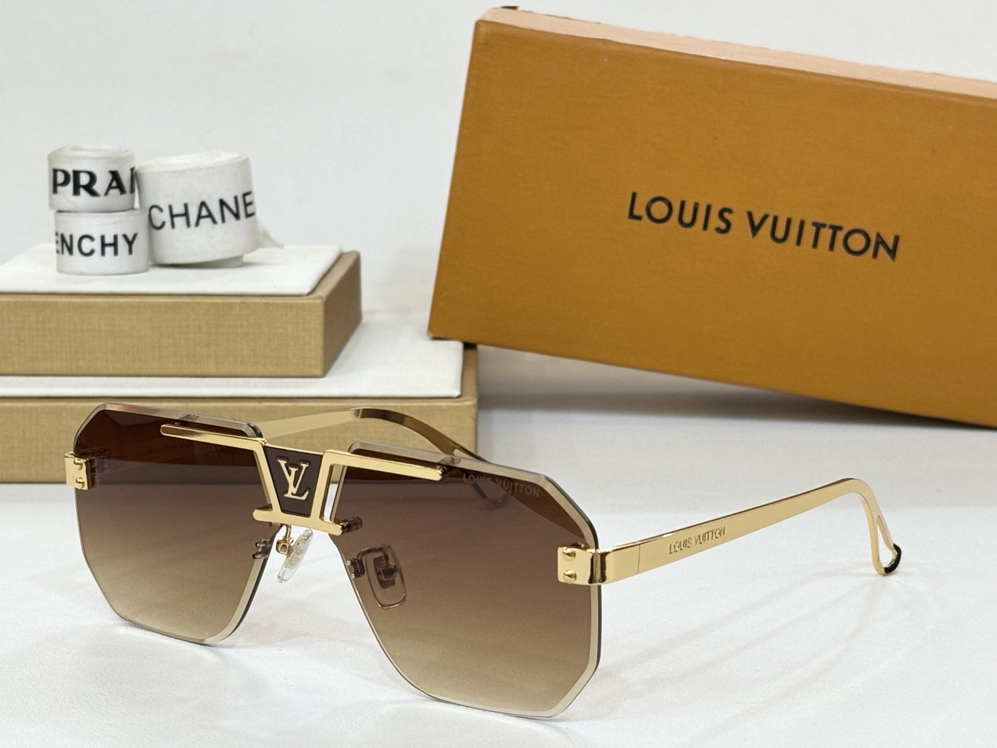  LOUIS VUITTO* 
MODEL：Z2038
