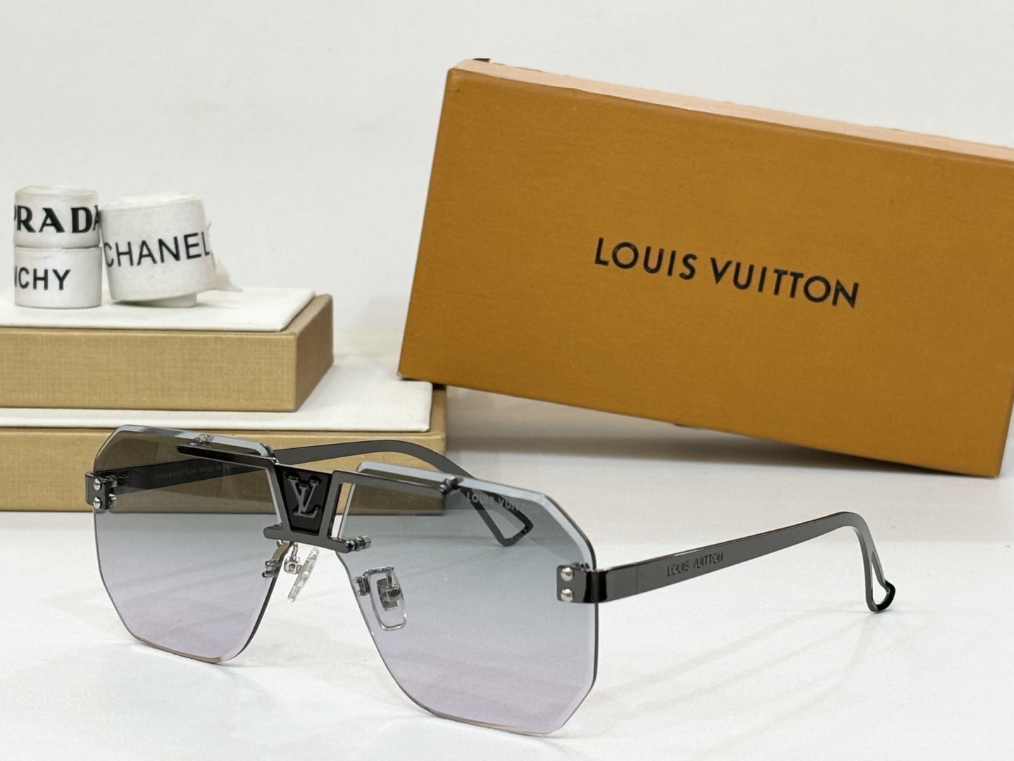  LOUIS VUITTO* 
MODEL：Z2038
